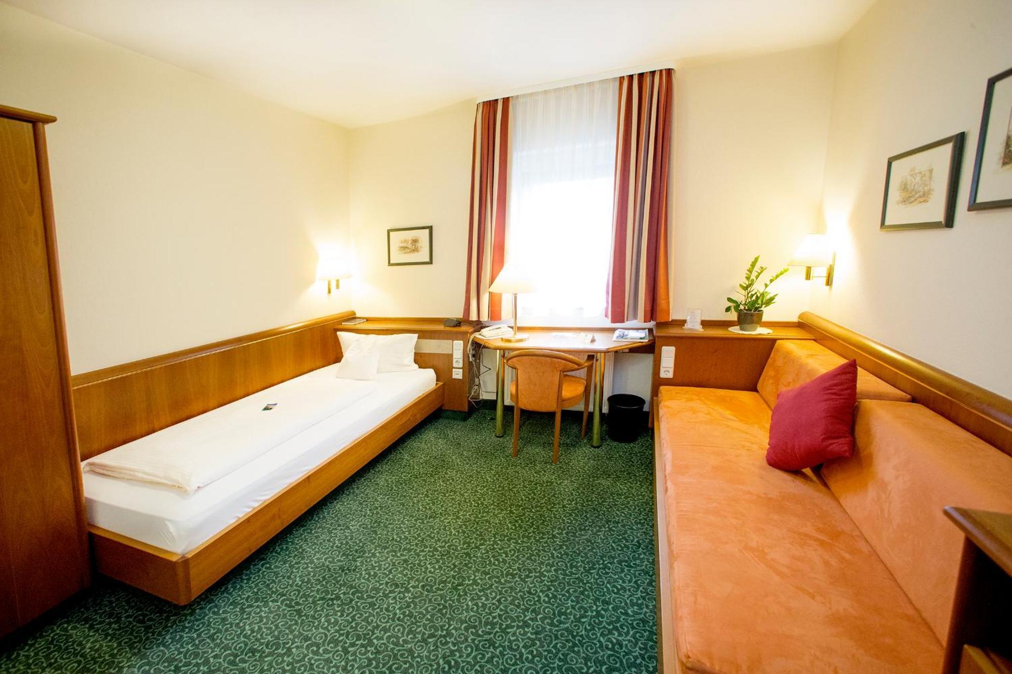 Hotel Weisses Lamm Veitshochheim Room photo